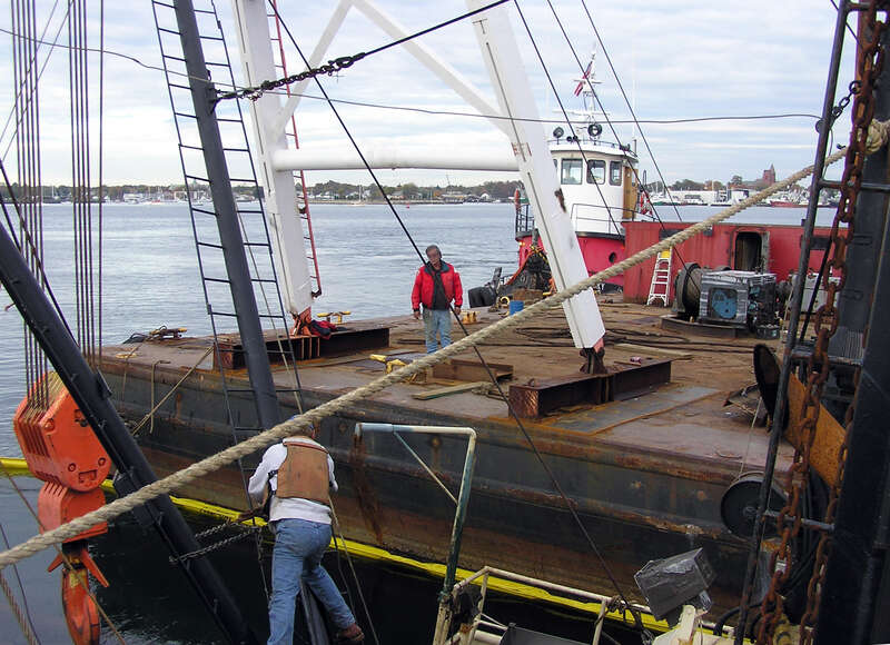 Sunken boat
Leonards Wharf
New Bedford Harbor
October 27, 2003
MassDEP RTN:  4-0018092

Summary information and link to site documents: &amp;lt;a href="http://public.dep.state.ma.us/SearchableSites/Site_Info.asp?textfield_RTN=4-0018092"