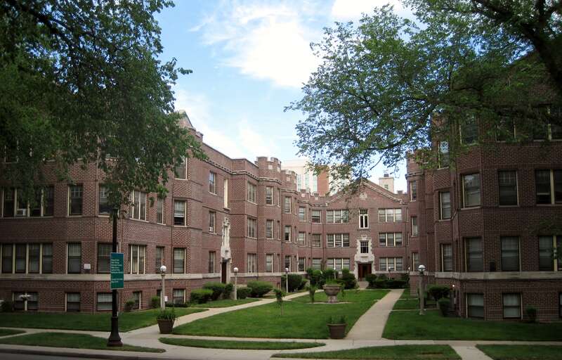 The Oak Ridge Apartments in Evanston (1914).