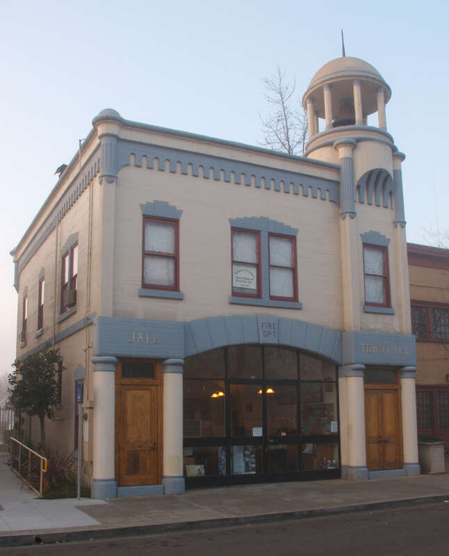 en:Old Town Hall - Vacaville, CA 95688.  Built in 1907.