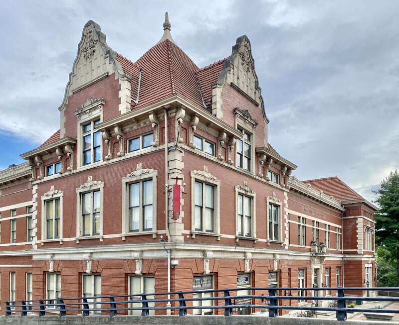 Built in 1904-05, this Chateauesque and Queen Anne-style passenger train station was designed by Richard Monfort for the Louisville and Nashville (L&amp;amp;N) Railroad.  The building was to serve passengers on the Louisville and Nashville (L&amp;amp;N) Line