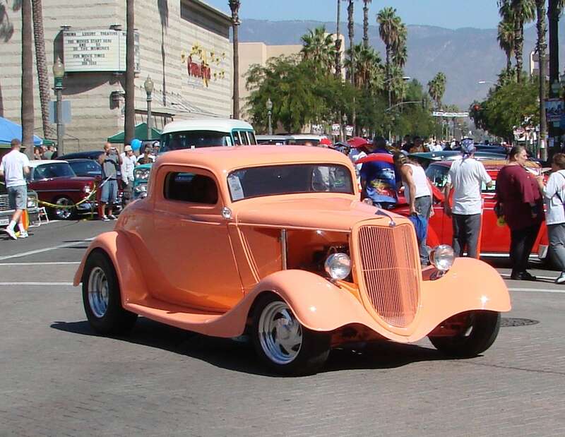 (1 of a multiple picture set)
Call me crazy, but I like the color of this old coupe. Cars are on view around several blocks and they cruise around on the surface streets.