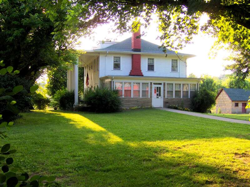 Sergeant Alvin York's house at the Sgt. Alvin C. York State Historic Park in Pall Mall, in the U.S. state of Tennessee.  The house was completed in 1922 with funds raised by the Rotary Club of Nashville.Coordinates: 36.54223 -84.96032