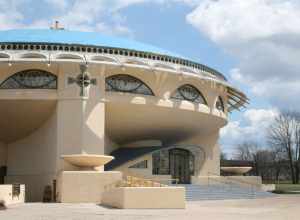 The Annunciation Greek Orthodox Church in ﻿Wauwatosa. Designed by Frank Lloyd Wright. Taken and uploaded on April 22, 2009. 
Attribute to Kevin S. Hansen.