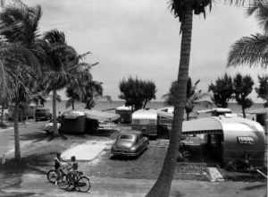 Local call number: c013526Title: Hollywood camp on the ocean front: Hollywood, FloridaDate: June 1950Physical descrip: 1 photoprint - b&amp;w - 4 x 5 in.Series Title: http://www.floridamemory.com/photographiccollection/collections/?id=6Repository: