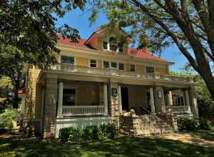 Sennett and Bertha Kirk House