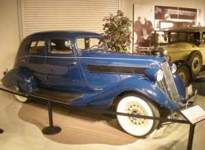 A 1935 Studebaker Commander Land Cruiser at the Studebaker National Museum in South Bend, Indiana (United States).