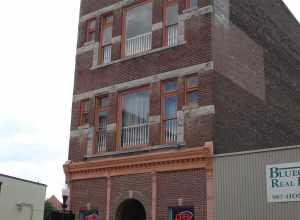 Shinner Building in Paris, Kentucky. The world's tallest three storey building, which is currently home to Paradise Cafe.