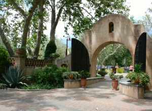 Tlaquepaque historic shopping area.