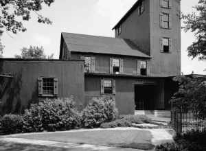 Burks' Makers Mark Distillery, 3 miles east of Loretto, Kentucky. Approximate lat/long: 37°38′52″N 85°20′56″W﻿ / ﻿37.64778°N 85.34889°W﻿ / 37.64778; -85.34889  South view of façade elevation of the Still House.  Image has been cropt to remove