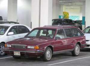 A tidy old Buick wagon that actually manages to look reasonably smart in this burgundy colour and with those alloys. Seen in the undercover car park at the world famous gigantic Ala Moana Mall in Honolulu.