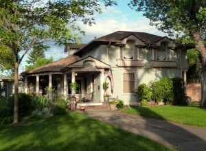 The Kent-Holt House (built ca. 1907, relocated 1924), located at 11 Corning Court in Medford, Oregon, United States, is a component of the Corning Court Ensemble. The ensemble as a whole is listed on the US National Register of Historic Places.