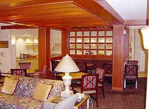 93-room new Courtyard includes large rooms with king beds, voicemail, full hot breakfast buffet, restaurant, guest laundry, indoor pool/whirlpool, 24-hour coffee/tea and fitness room and sports court.